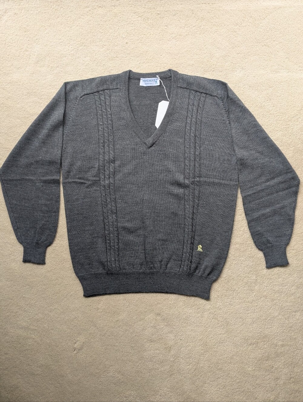 NWT La Maison Montagut V-neck Men's Sweater - M